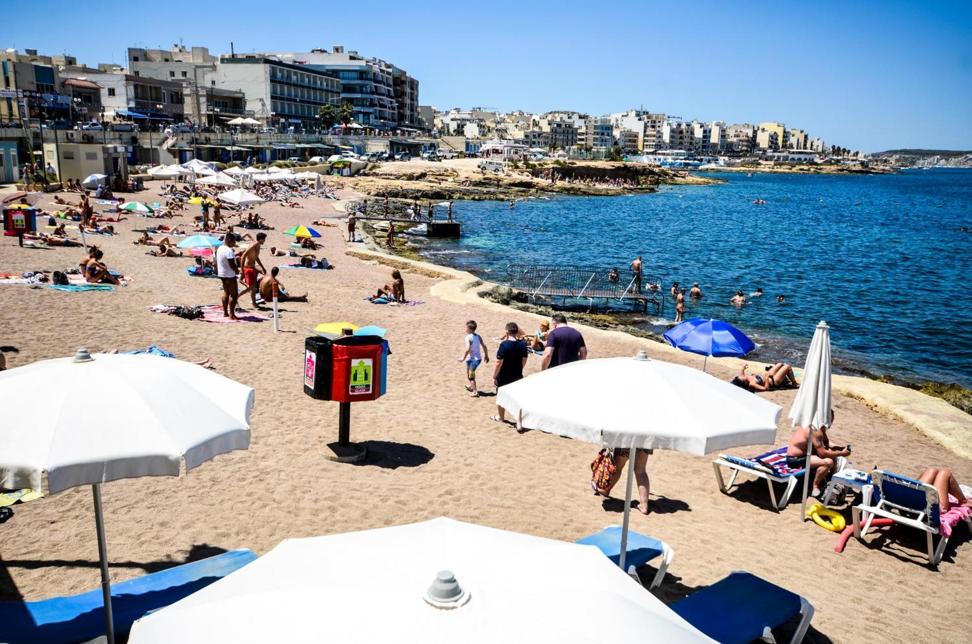 Islet Promenade Seafront Apartment With Large Corner Terrace By Getawaysmalta St. Paul's Bay Exterior foto